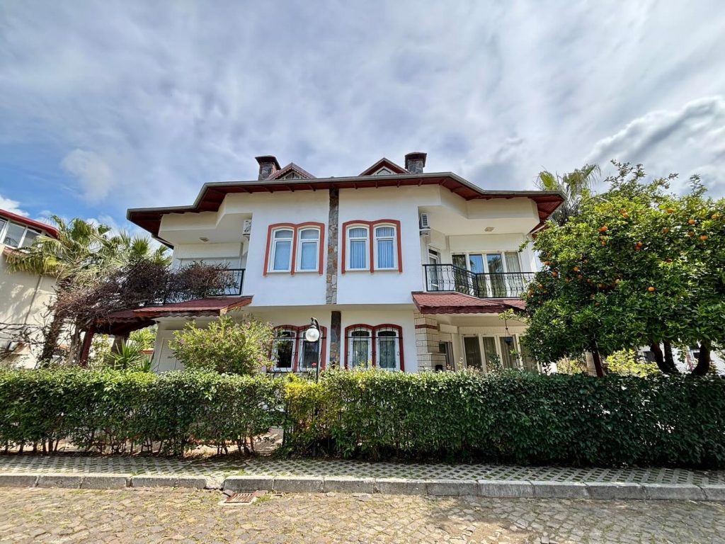 Villa for Sale in Alanya Dimcay – 4+1 Luxury Villa