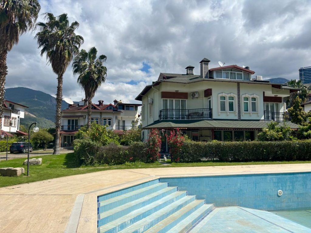 Villa for Sale in Alanya Dimcay – 4+1 Luxury Villa